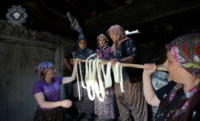 Köylü Kadınlar 'Çeçil Peyniri' Üretimine Başladı