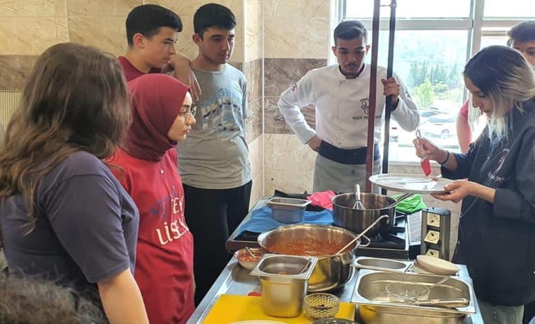 Öğrenciler Gastronomide Kültürleri Buluşturdu