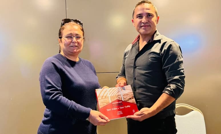 Prof. Dr. Yılmaz Seçim, Konya Kitap Günleri’nde Okurlarıyla