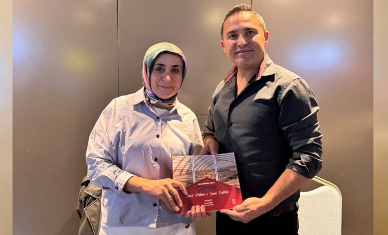 Prof. Dr. Yılmaz Seçim, Konya Kitap Günleri’nde Okurlarıyla