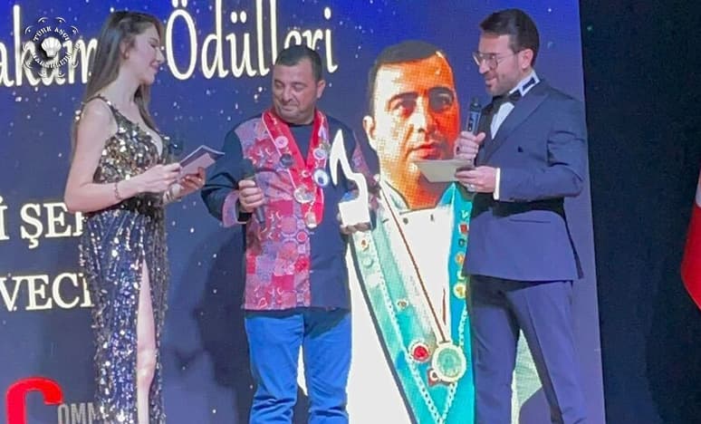 Şef Özkan Deveci'ye Beyaz Yakamoz Ödülü