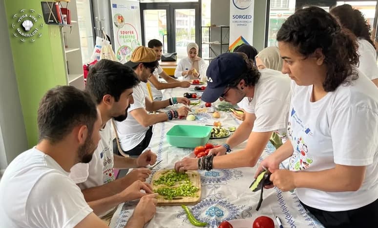 Ürdün ve İtalya'dan Gelen Gençler Türk Mutfağını Tanıdı