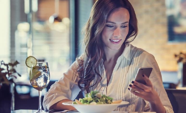 Yalnız Yemek Yiyen Yaşlılarda Beslenme Riski Artıyor