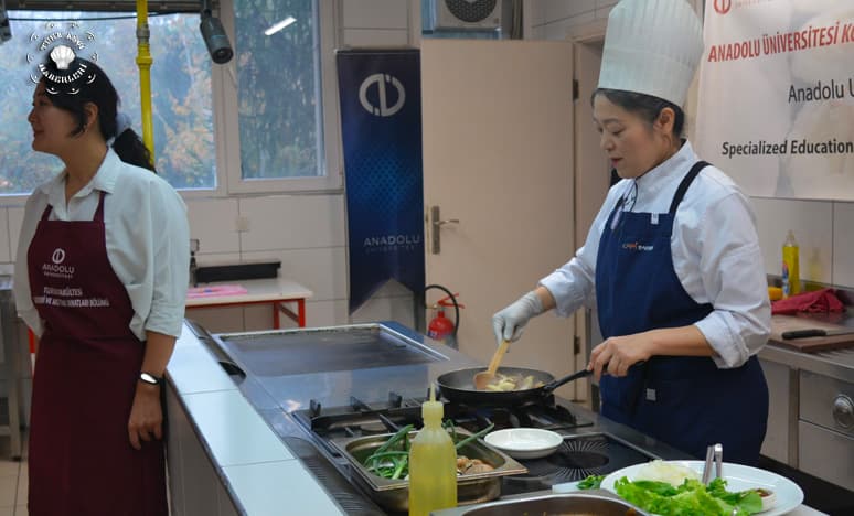Anadolu Üniversitesi’nde Kore Yemekleri Atölyesi Gerçekleşti