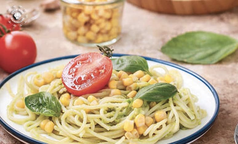 Dünya Vegan Gününde Avokado Ve Pesto Soslu Spagetti