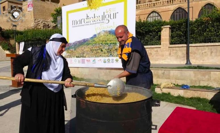 Mardin'de düzenlenen "1. Uluslararası Bulgur Festivali" kapsamında Bulgur Şenliği gerçekleştirildi.