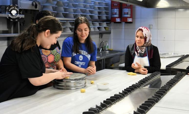 Türk Mutfağı'nın İncelikleri Bornova Mutfak Atölyesi'nde