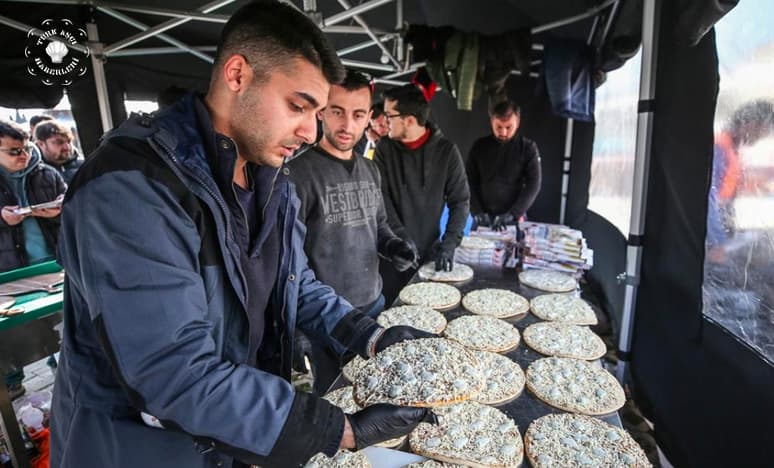 Yabancı Şeflerden Depremze 'delere "Pizza İkramı"