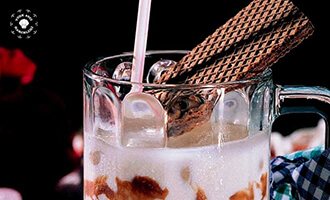 Yazın Serinleten İçeceklerden Çikolatalı Buzlu Süt ve ferahla tıcı içecekler Nasıl Yapılır?